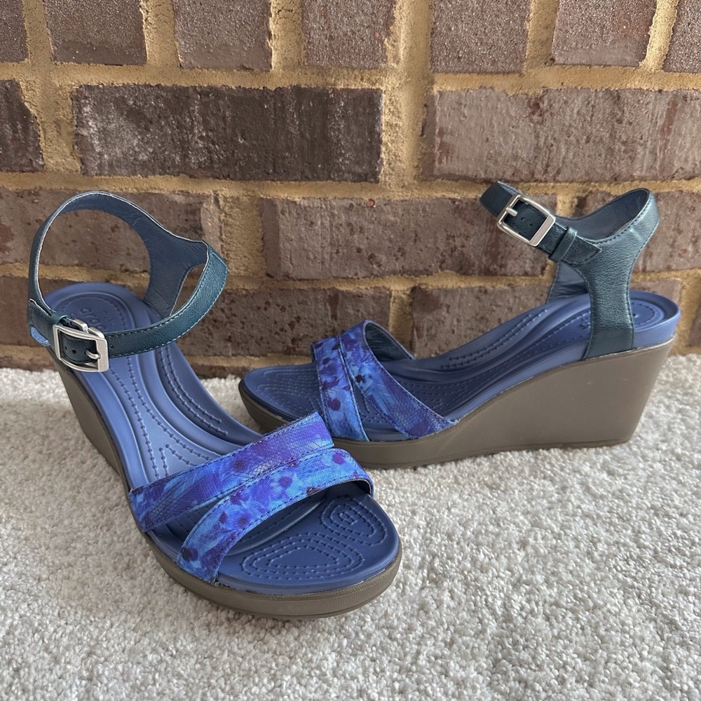 Crocs Leigh II Dual Comfort Wedge Sandals